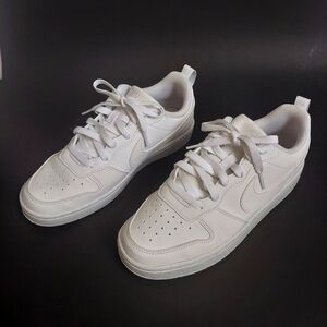 Nike  Boys White Sneakers   Size 5. 5 Y
